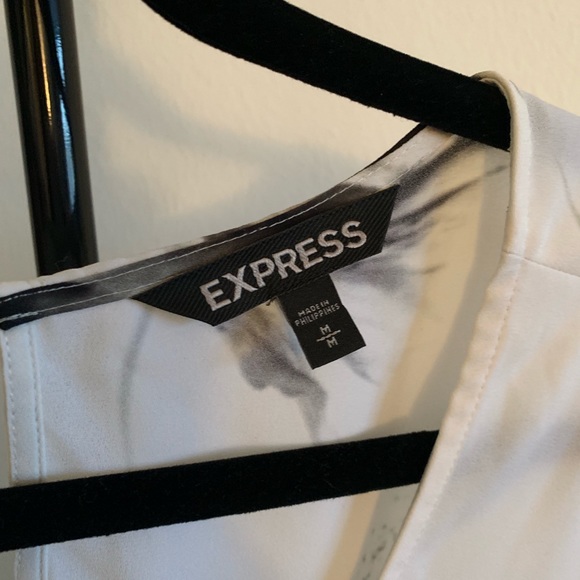 Short sleeve blouse from Express - Picture 2 of 2